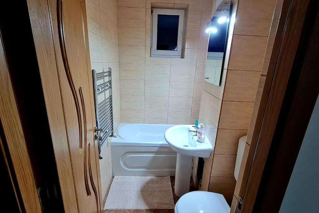 Apartament Violeta กูรา ฮูมอรูลุย ภายนอก รูปภาพ