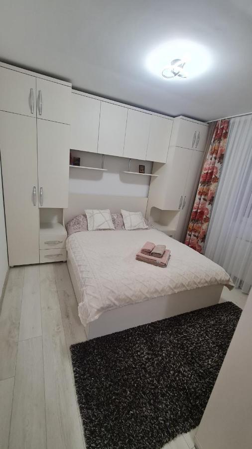 Apartament Violeta กูรา ฮูมอรูลุย ภายนอก รูปภาพ